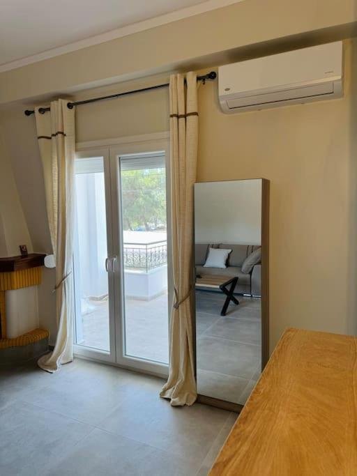 Seaviewapartment Ofrínion Extérieur photo